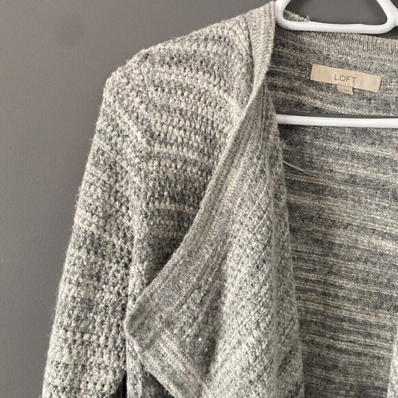 Classic LOFT Drape Cardigan Casual Comfort Effortless Style Minimalist Chic - Picture 2 of 8